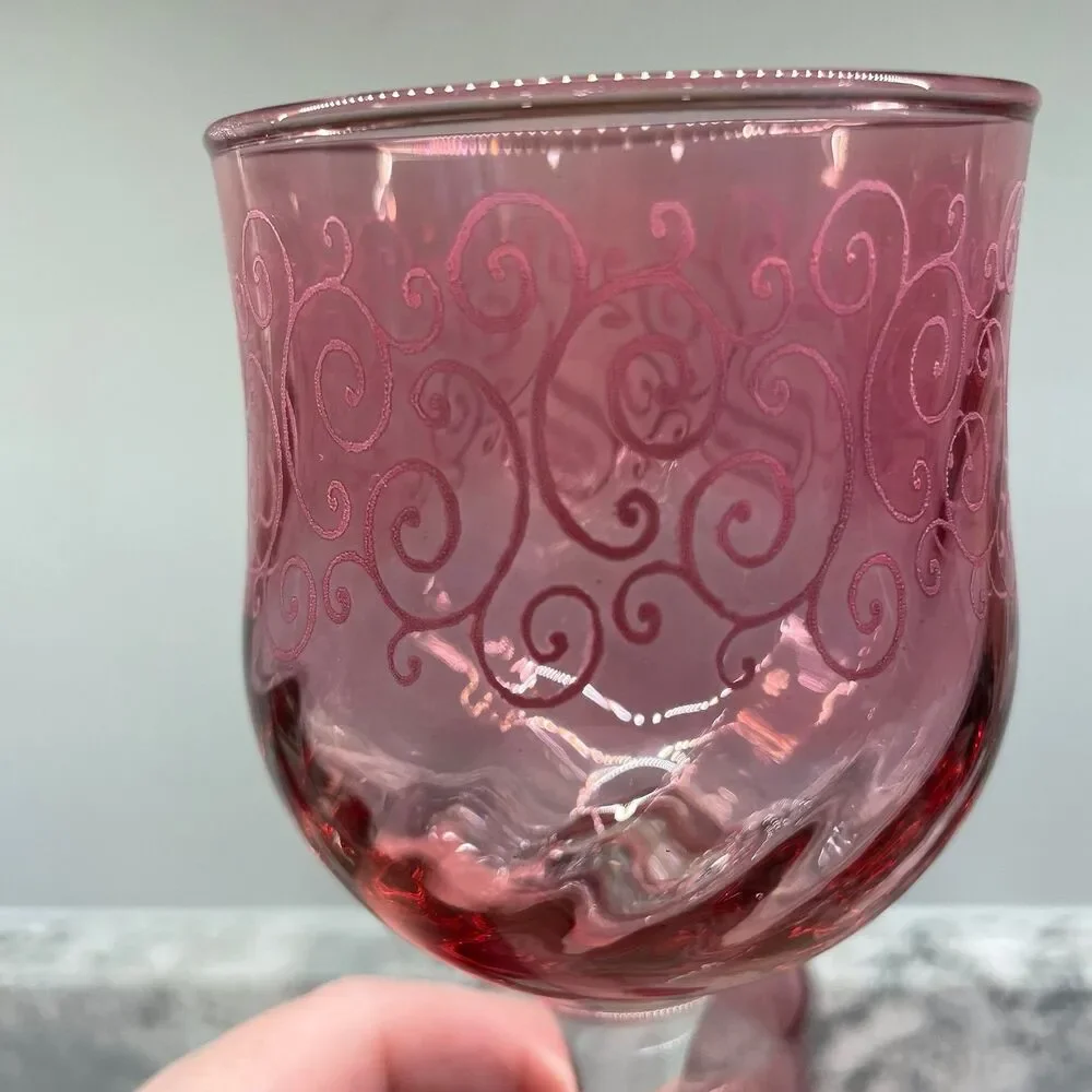 Cristalleria Fratelli Fumo Pink Glass Pair of Italian Wine Glasses Swirl Etching